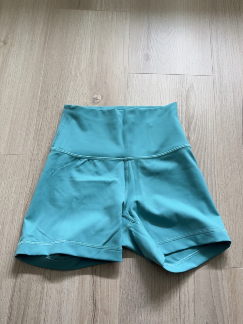 Lululemon size 4 wunder train contour fit high rise short 4”